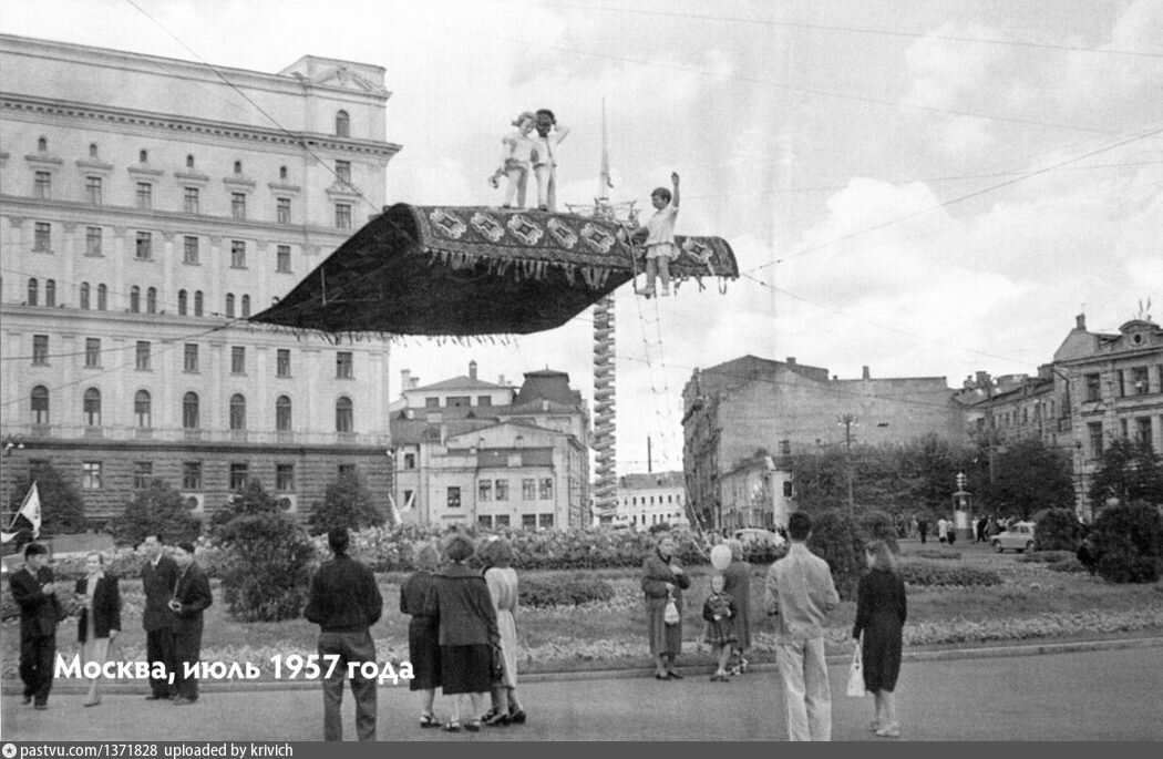 Какая сюжетная линия романа является сатирическим изображением москвы и быта москвичей 30 х годов