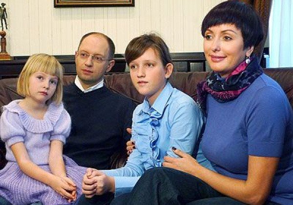Приключения Арсения Яценюка в Украине и его безбедная жизни в Америке.4