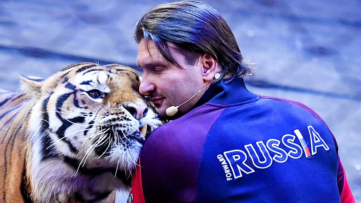 Эдгард Запашный со своими подопечными. Фото Яндекс.Картинки.