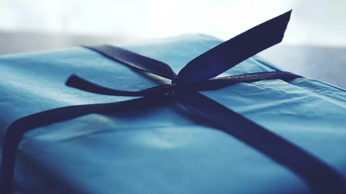 К некоторым подаркам нужно относиться с особой осторожностью. Фото: Pxfuel.com