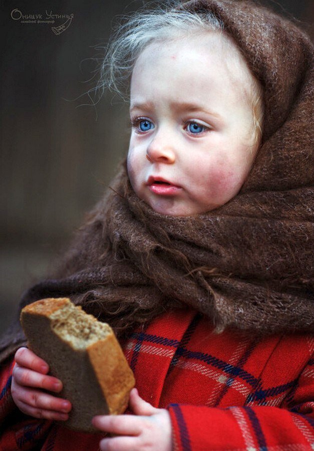 Бедная девочка. Эмиль гатауллин. Нищая женщина. Про бедную девочку. Лиа мюллер девочка со спичками.