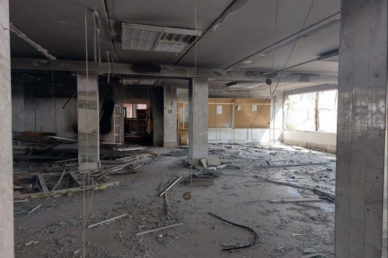 Очень скоро Приазовский технический университет преподаватели, студенты, местные активисты и, конечно, российские строители приведут в порядок, и его стены наполнит молодёжь – будущие специалисты, которым предстоит принимать участие в восстановлении родного города 