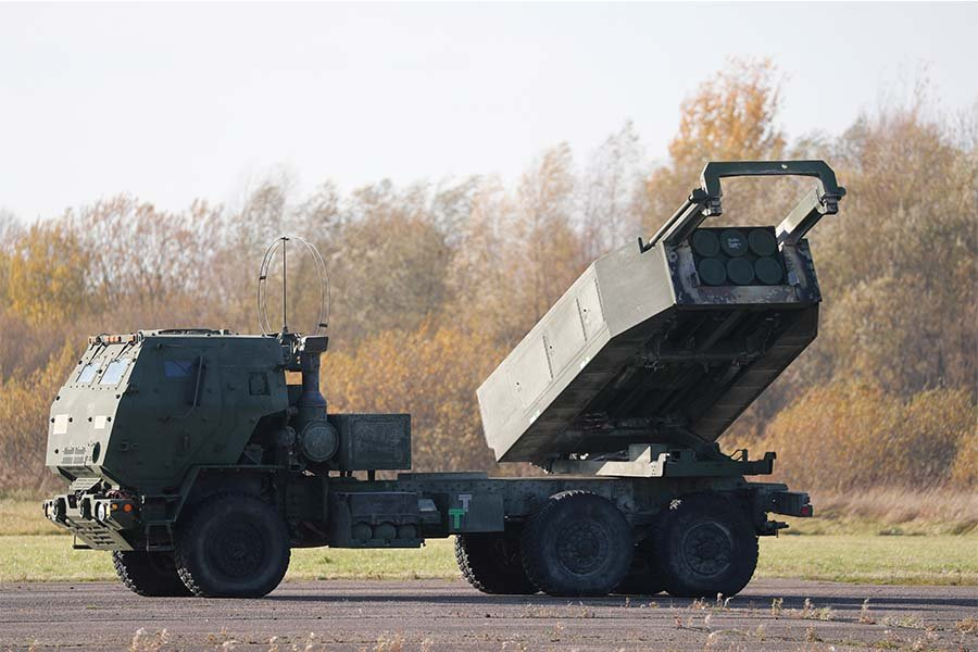 Американская реактивная система залпового огня HIMARS - Фото: EPA/TASS