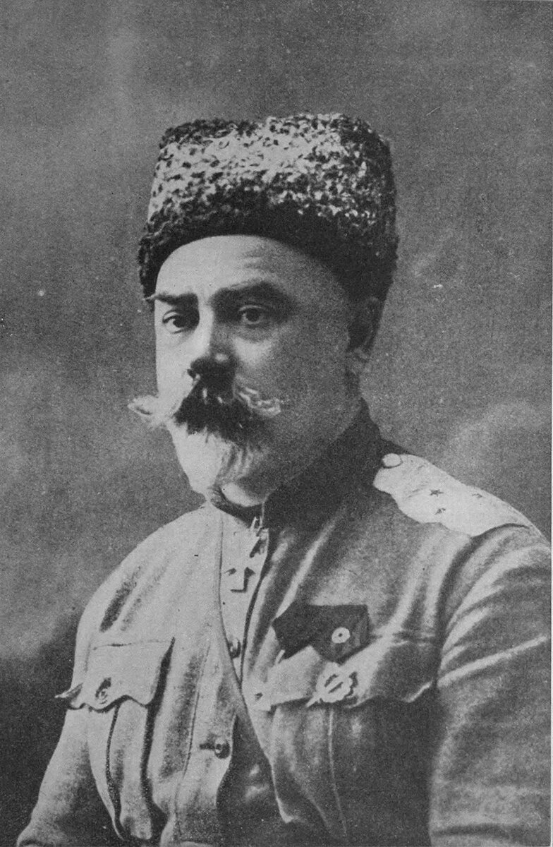 Антон Иванович Деникин, Главком Добрармии и ВСЮР (1872 — 1947). После 1945 года уехал в США. 