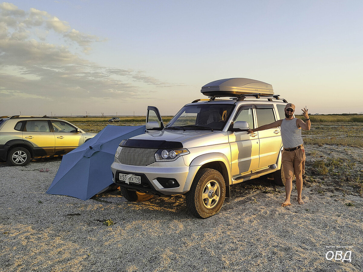 Несмотря на внушительный объём 580 литров, бокс теряется на крыше УАЗ Патриота