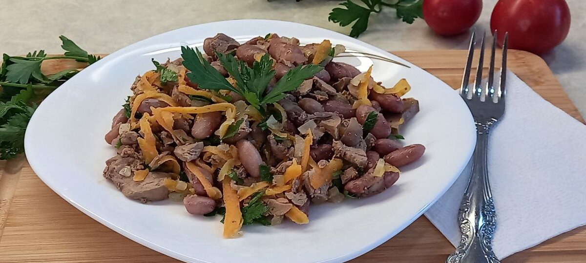 Салат с куриной печенью и гранатом