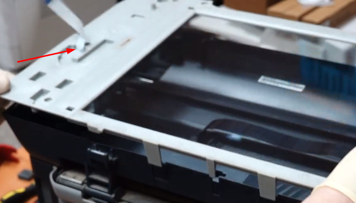 Фото 31. На правой пружина есть, а на левой нет 