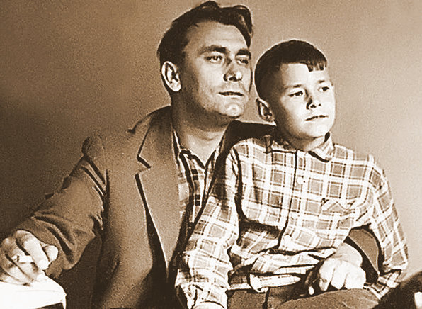 Александр с отцом Владимиром Самойловым