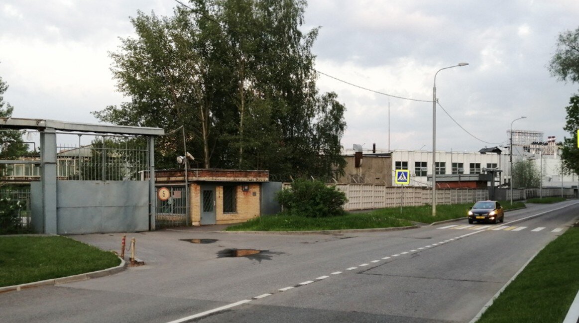 Ракурс на территорию "Ангстрема" в 2020 году. На этом месте в конце 2021 года началось строительство нового завода. 