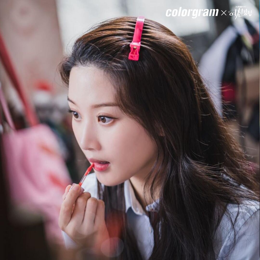 Кадры из дорамы с косметикой от Colorgram