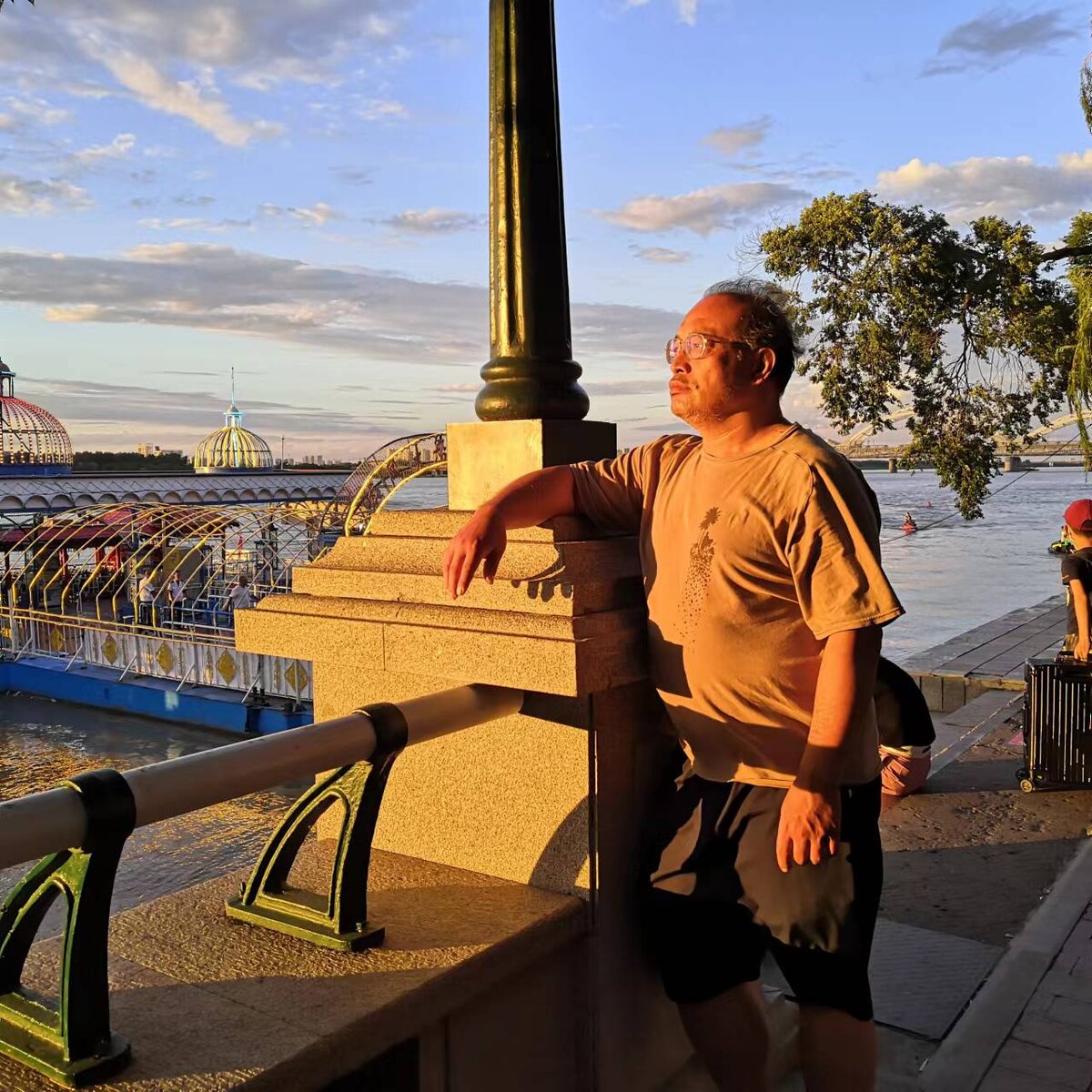 я на берегу реги сунгари в Харбине