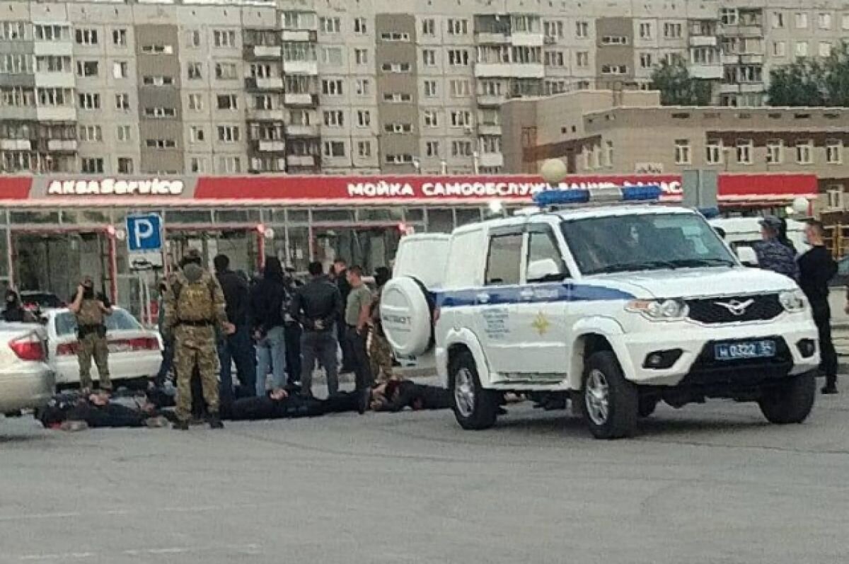    Появилось видео задержания мужчин у «Сибирского Молла» в Новосибирске