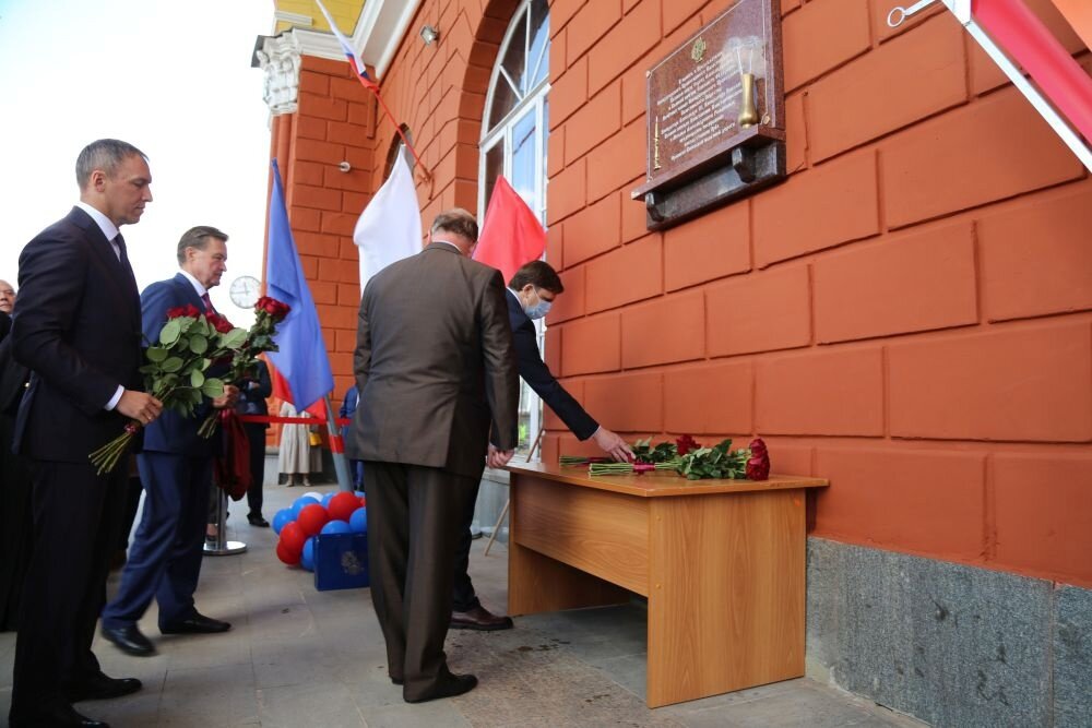 Открытие орел. Памятная доска. В Орловской области открыли мемориал. Памятные доски на зданиях вертикальные современные. Кутепов Сергей Николаевич Орел.