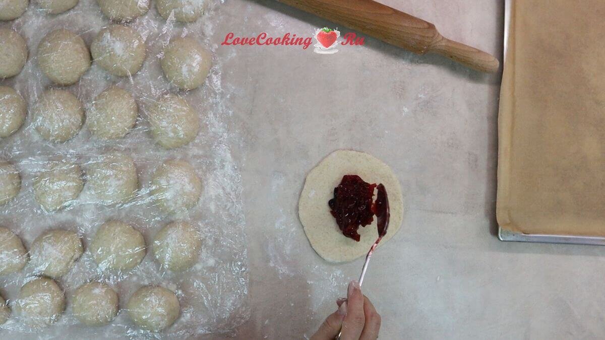 Пирожки с яблоками и вишней | Дрожжевое тесто без яиц и молока |  LoveCookingRu | Дзен