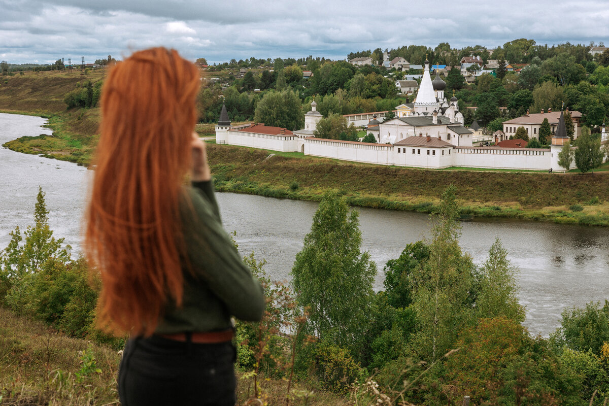Вид на Свято-Успенский монастырь, Старица
