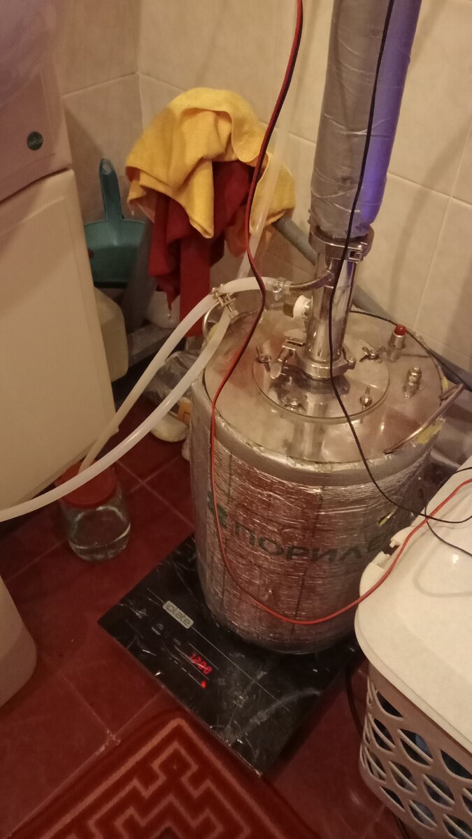 Вид на нижнюю часть колонны с НУО