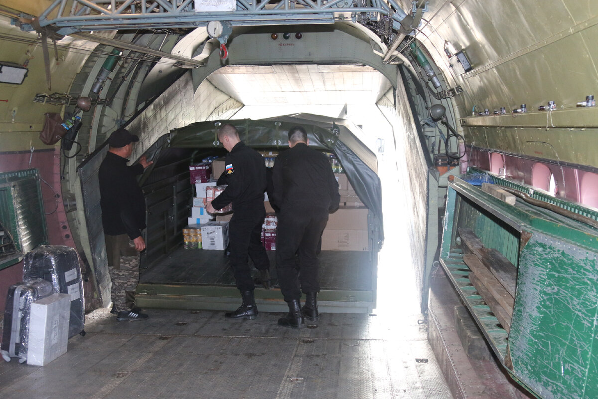 Военные следователи Северного флота оказали гуманитарную помощь жителям ДНР и ЛНР, а также иных освобождаемых территорий