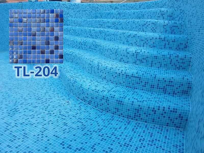 Мозаика ZETOGLASS в отделке уличного бассейна.