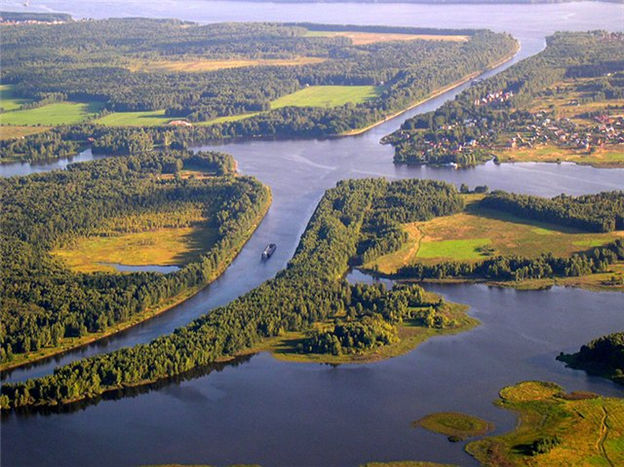 Выставка Любови Борисовой «Череповец — порт пяти морей»