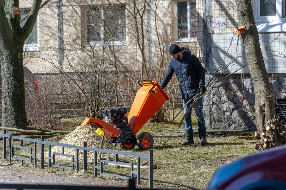     В Петербурге стартовал месячник по благоустройству Олег ЗОЛОТО