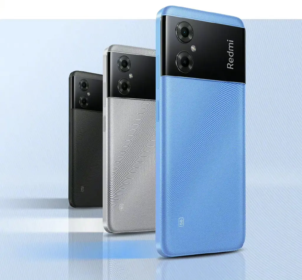 Пластиковый корпус с ребристой поверхностью должен неплохо противостоять отпечаткам и разводам