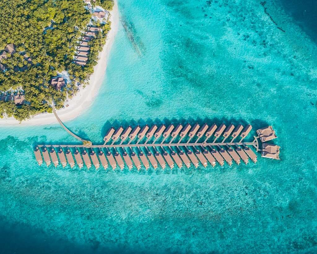 Reethi Faru Resort 4*