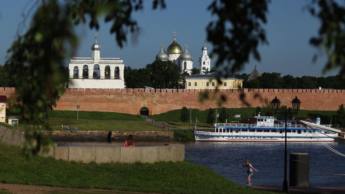    Новгородский кремль и Софийский собор в Великом Новгороде© РИА Новости / Константин Чалабов