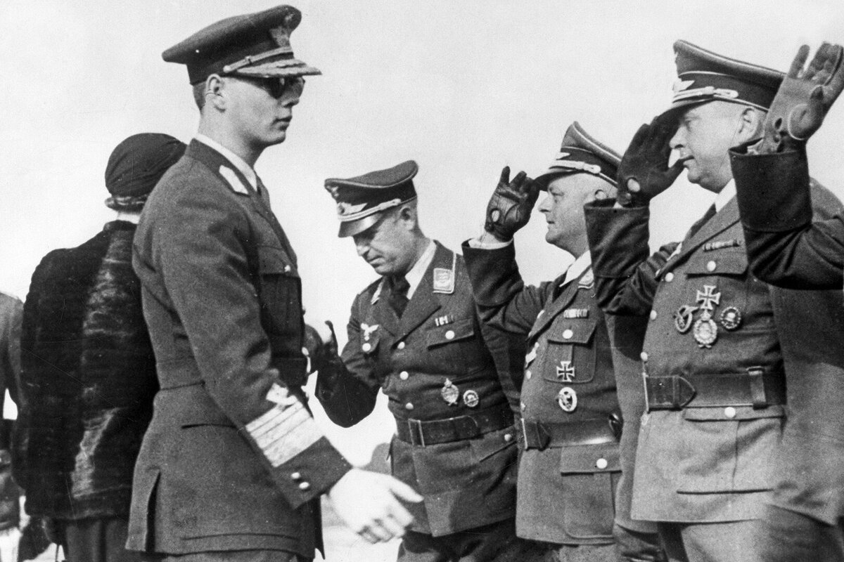     Почему Сталин наградил румынского короля, который был союзником Гитлера