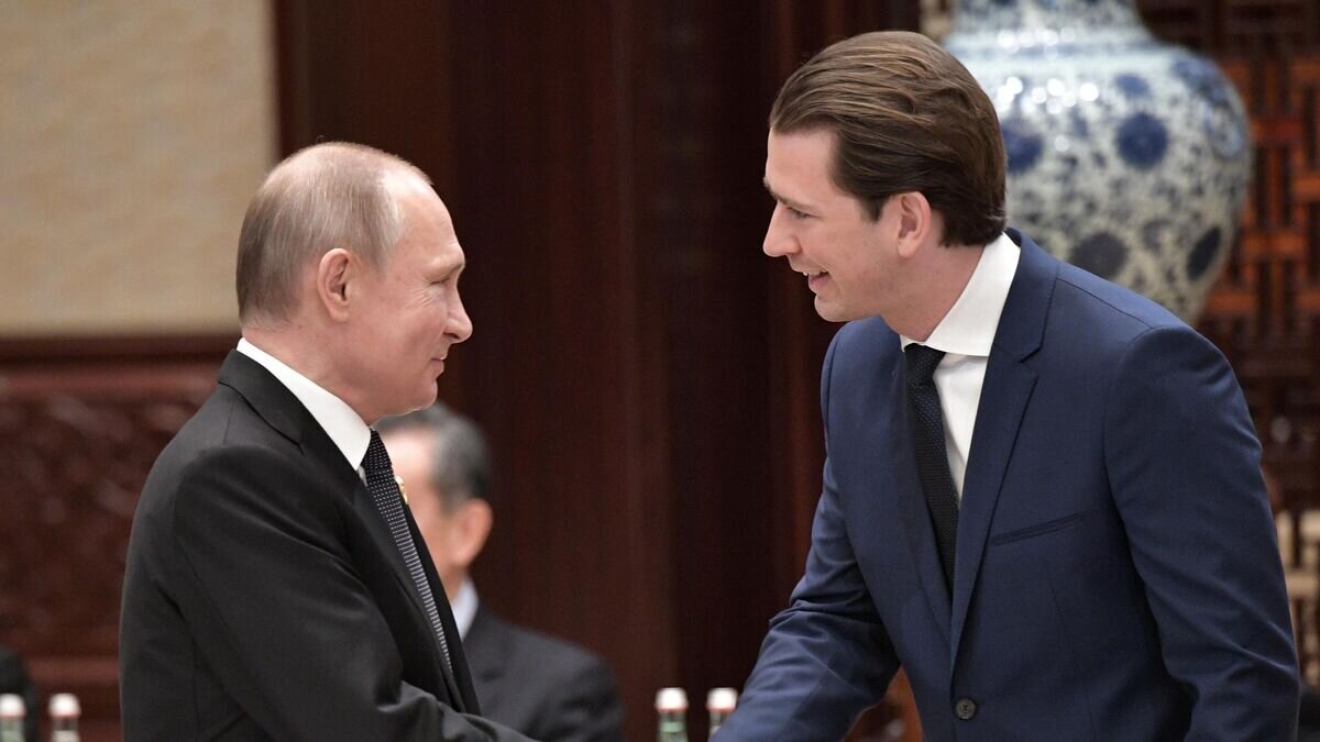   Президент РФ Владимир Путин и канцлер Австрии Себастьян Курц на первом заседании круглого стола форума международного сотрудничества "Один пояс - один путь" в Пекине. 27 апреля 2019© РИА Новости / Алексей Никольский