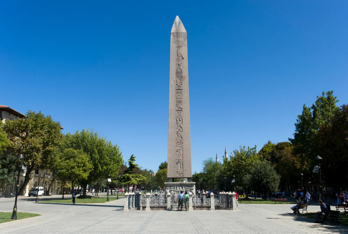 Чем отличается памятник от мемориала