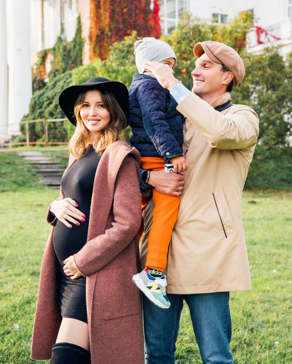    Алеса и Вахтанг с сыном снялись в милой фотосессииСоцсети Алесы Качер