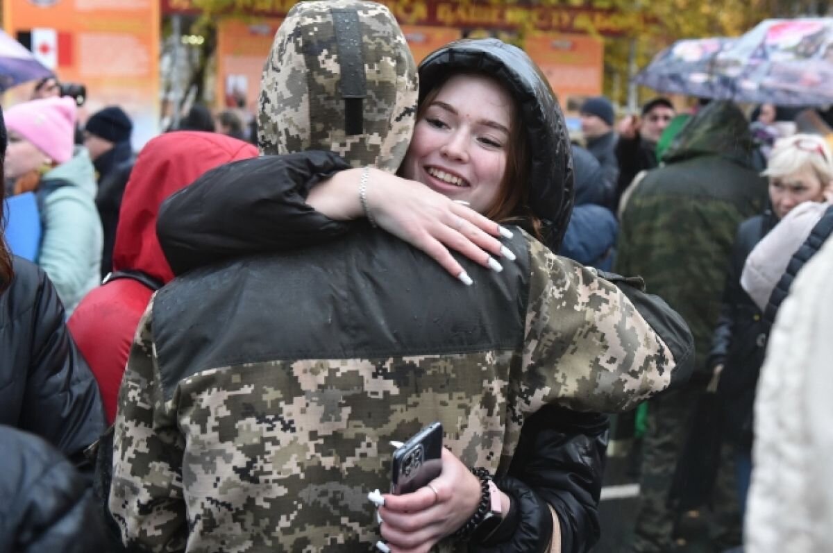    Группу попавших под мобилизацию мужчин проводили в Ижевске