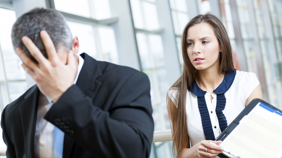 цитаты про путешествия. совершенное другой человек. фразы про путешествия. становимся лучше афоризмы. цитаты про глупые поступки.