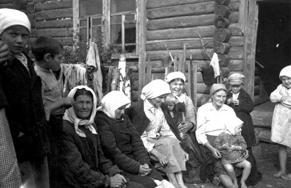 В годы войны представления о красоте для них отступили на... Даже затрудняюсь сказать - на какой план! Фото https://lifeonphoto.com.