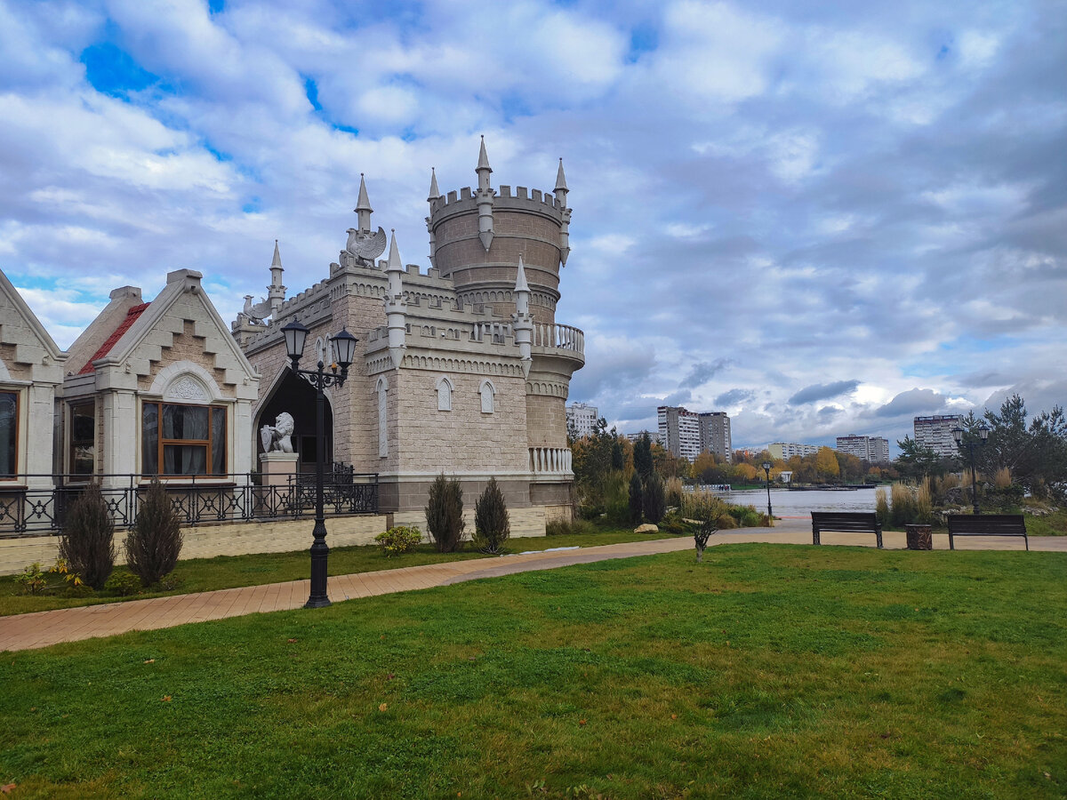 Кусочек Крыма на востоке Москвы. Современный парк, большой пруд и классные  фотозоны | Обо всем с 