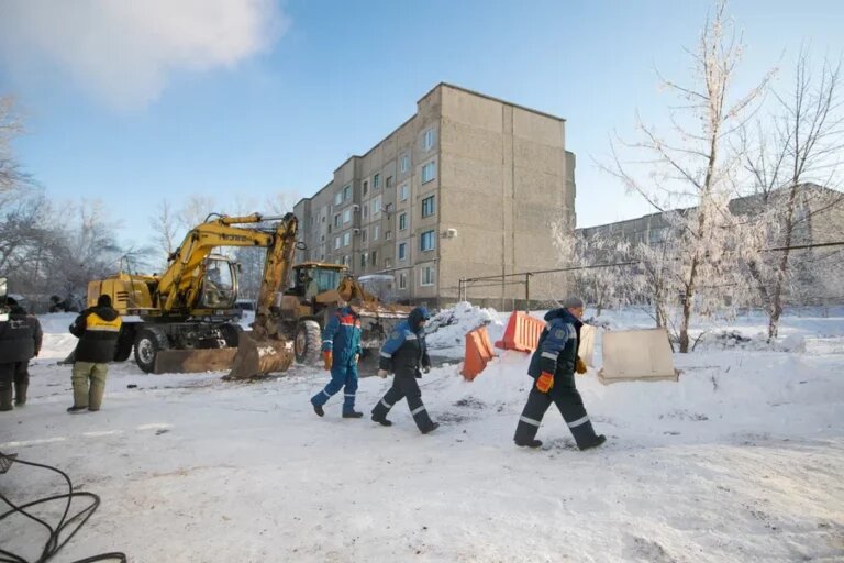    В Медногорске продолжают устранять последствия повреждения теплотрассы Белов Михаил Александрович