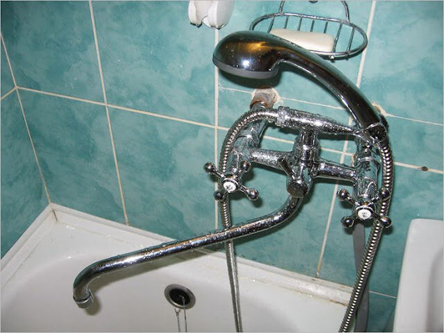 К сожалению, так не бывает, чтобы установленный кран в ванной вечно работал исправно.-2