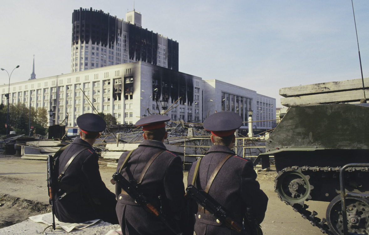 Фото 1993 года. Белый дом 1993. Белый дом в Москве 1993. Путч 1993. Штурм белого дома в Москве 1993.