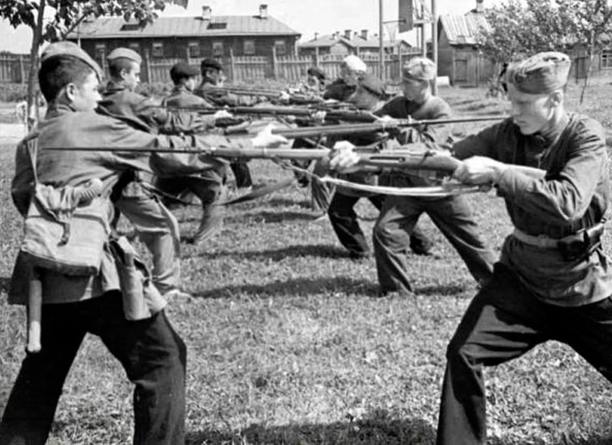 Вид боя с оружием. Штыковой бой 1942. Рукопашный бой Великая Отечественная. Рукопашный бой в Советской армии.