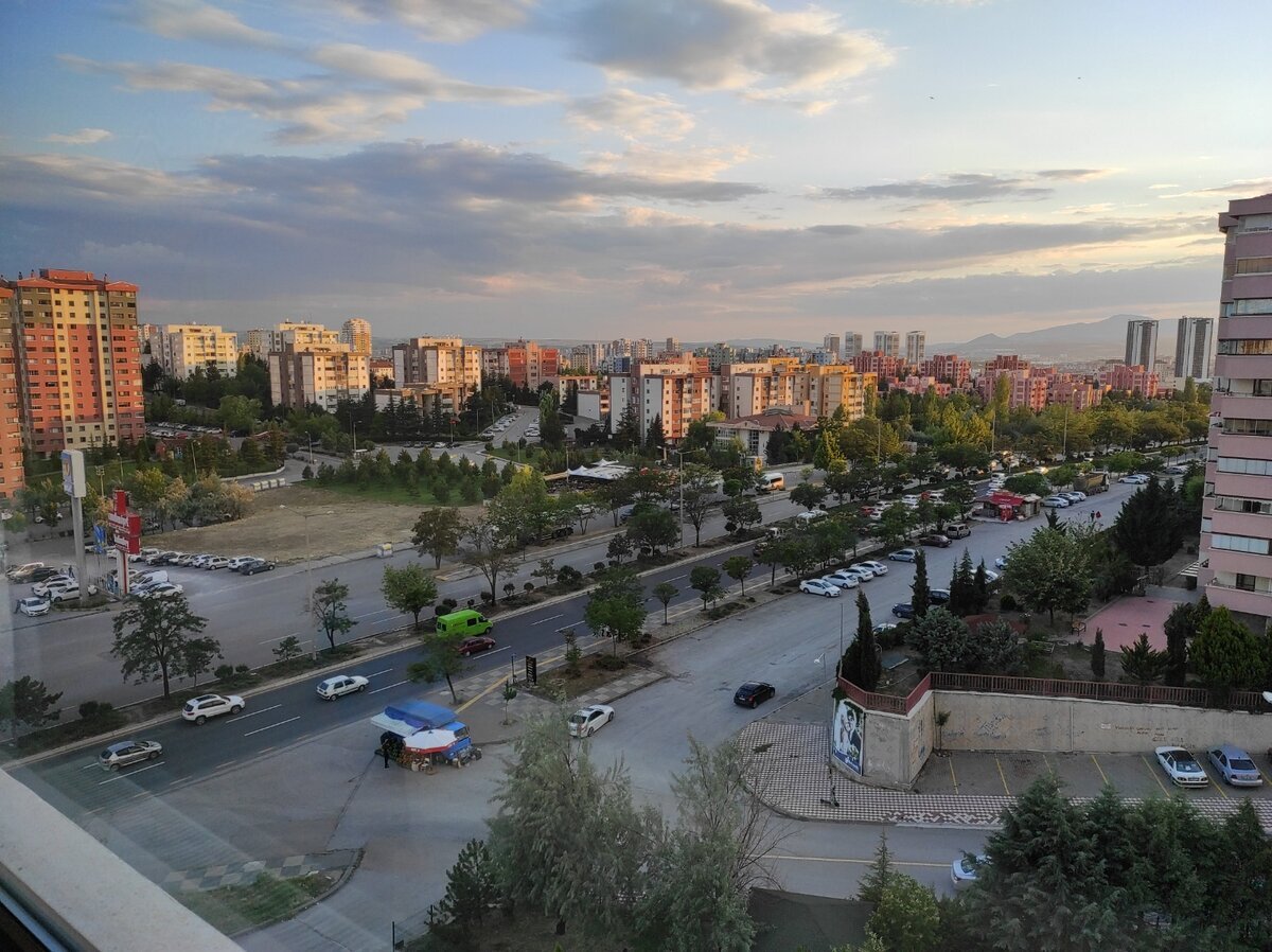 Турция - относительно спокойная и безопасная страна. Но быть начеку туристу все же никогда не помешает. Фото автора.