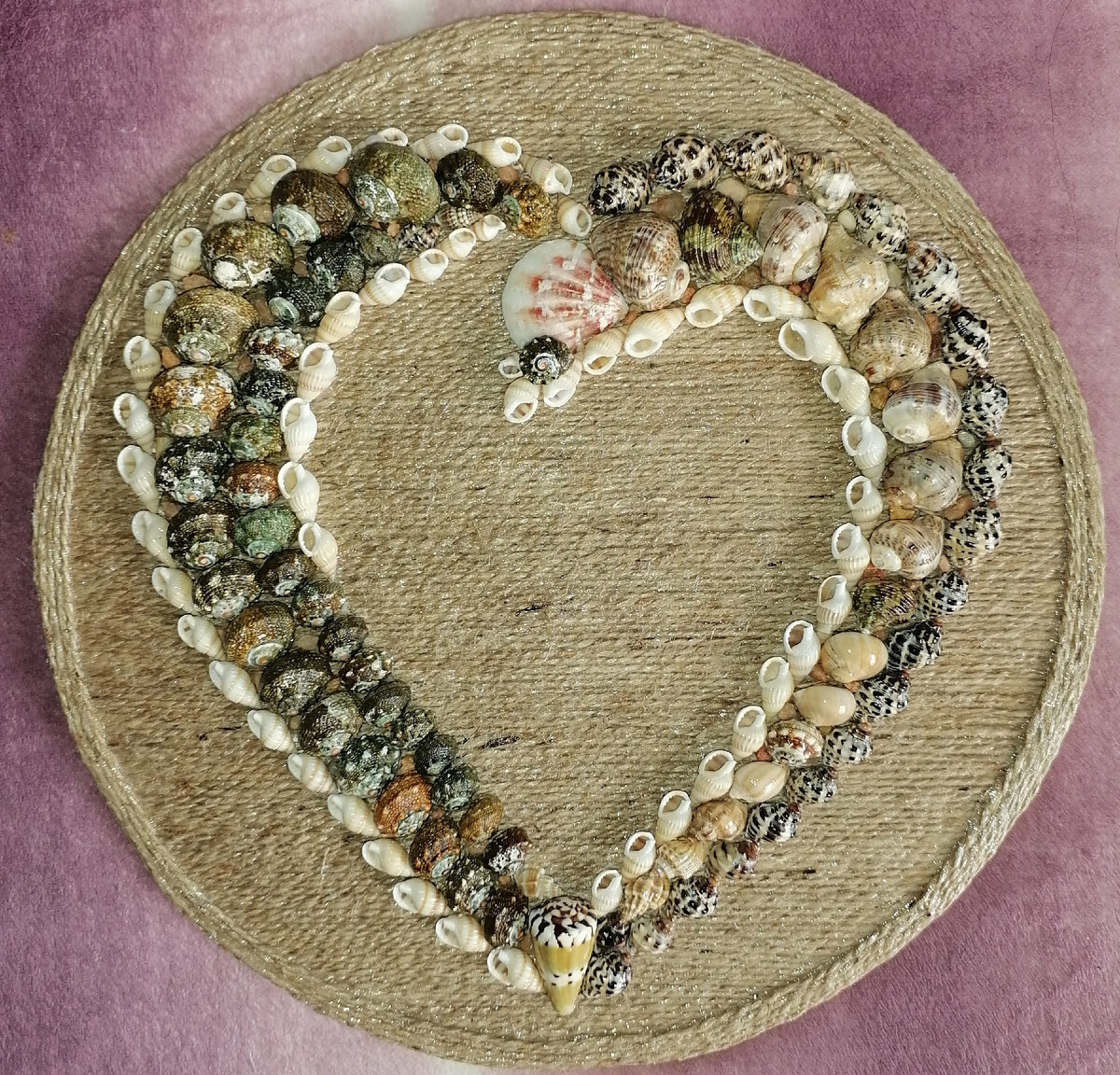 Фото автора. Сердечко из ракушек.