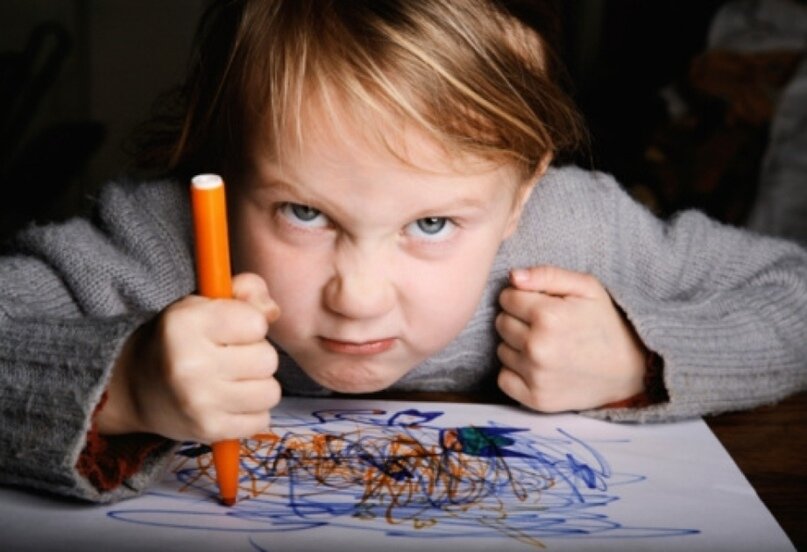 Негатив можно выплеснуть на листе бумаги. Фото: family3.ru