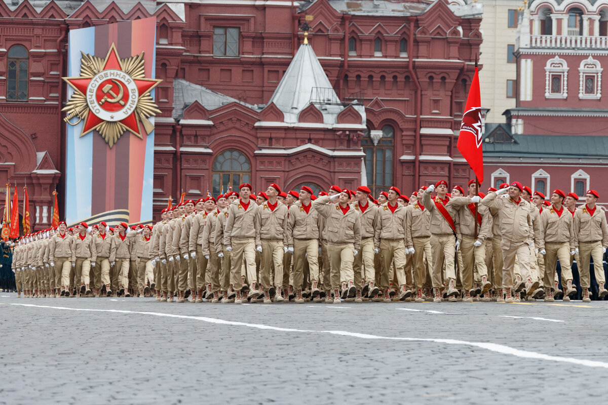 Сводный отряд Юнармии на параде 9 мая 2019 года