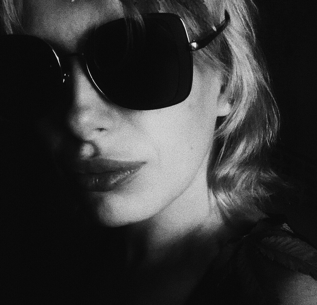 у меня теперь черные очки, а не розовые))