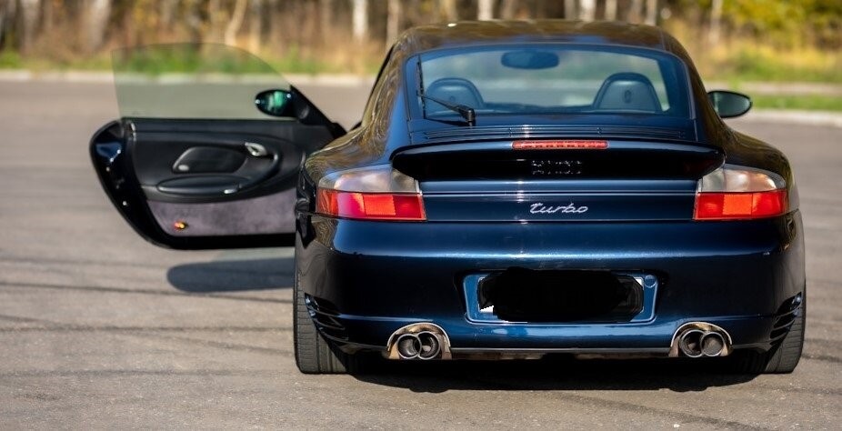 911