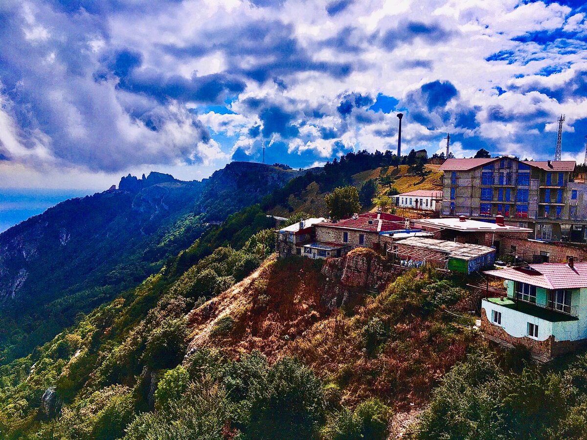 Вид со смотровой площадки Ай-Петри (Крым).