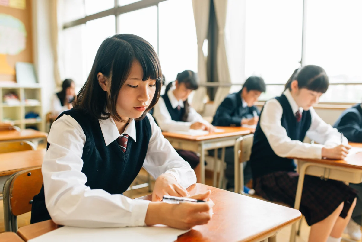 Japanese schooling video. Старшая школа в Японии. Старшая средняя школа в Японии. Школа в Японии средняя школа. Японские ученицы старшей школы.