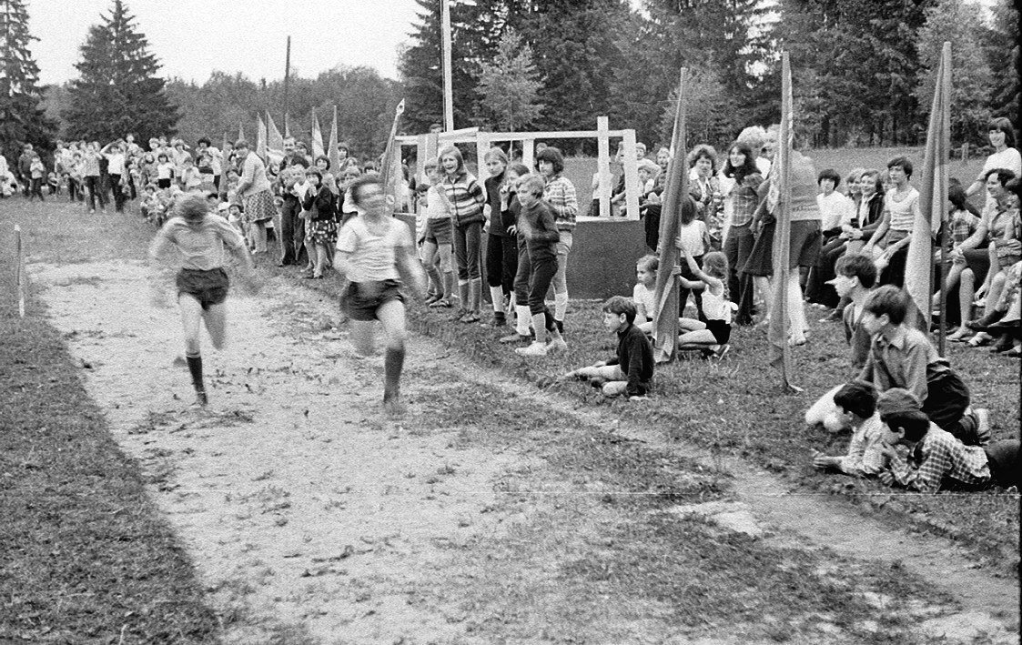 Пионерский лагерь 80-е. Пионерский лагерь "юность" московского завода "эра". Лагерь 80 е. Пионерский лагерь елочка вниижт. Сочи 1964 года глазами француза жака дюпакье.