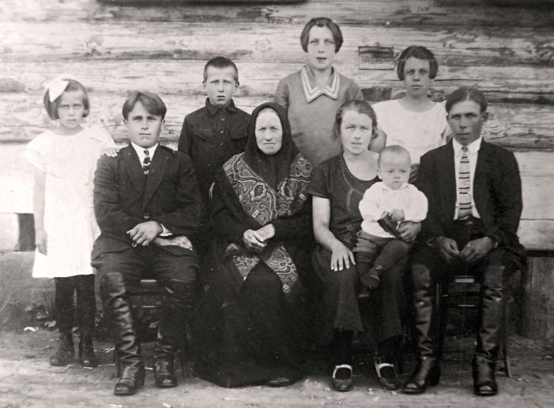 Фото из домашнего архива старичан 