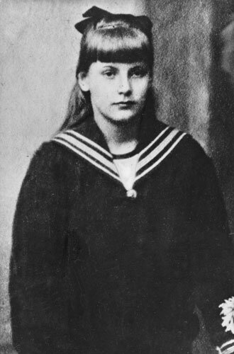 Грета Гарбо в детстве  https://www.marieclaire.ru/psychology/jenschina-zagadka-neveroyatnyiy-uspeh-i-vnezapnoe-ischeznovenie-gretyi-garbo-/